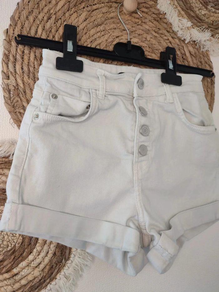 Short jean Bershka 34 - photo numéro 2