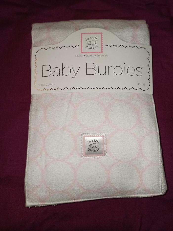 2 langes SwaddleDesigns Baby Burpies blanc et rose pastel - photo numéro 2