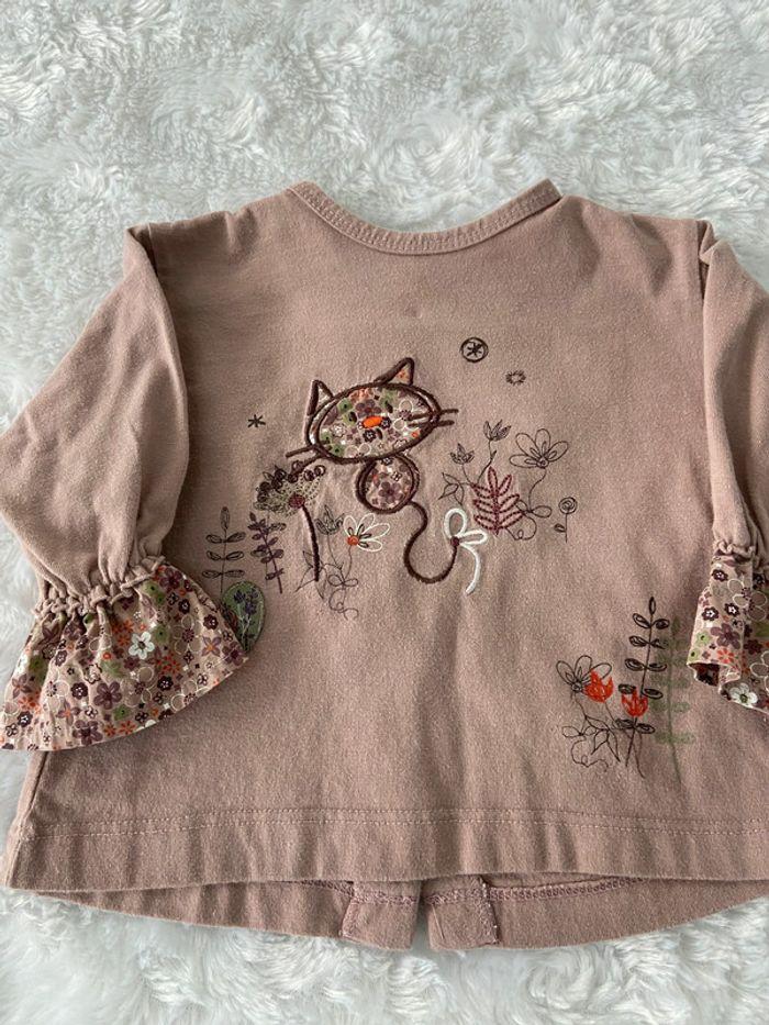 Pull Shirt manches longues rose Kiabi 9 mois manches amples fleurs tbe - photo numéro 2