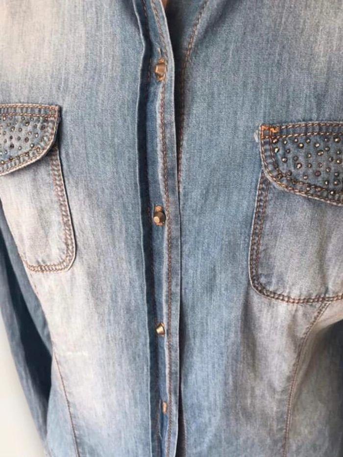 Chemise en jean denim longue et ample à manches longues avec strass - photo numéro 6