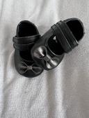 Chaussure noire bébé taille 16