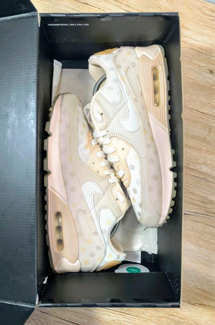 Baskets Nike air max 90 beige à shimmer poid sable pointure 40,5 comme neuves avec boîte - photo numéro 2