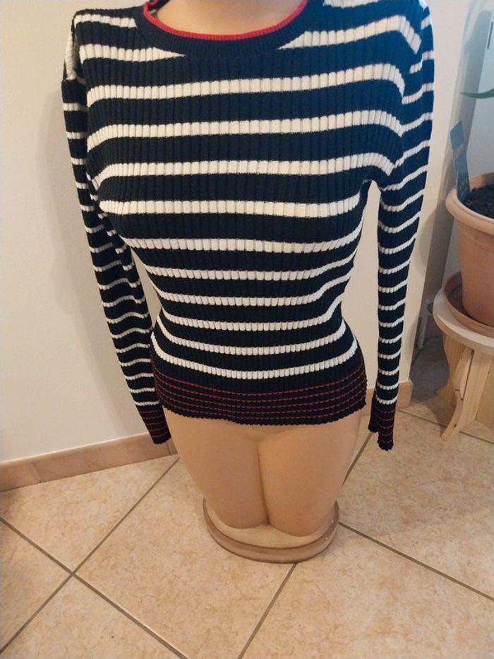 Pull femme manches longue taille xs en tres bon etat - photo numéro 4