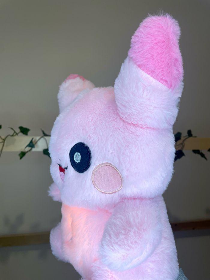 Peluche respirante lumineuse Pokémon Pikachu rose - photo numéro 8