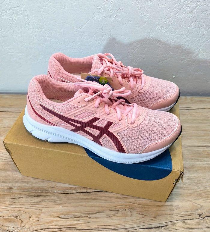 Baskets Asics jolt 3 rose et blanche pointure 39,5 neuves avec boite - photo numéro 4