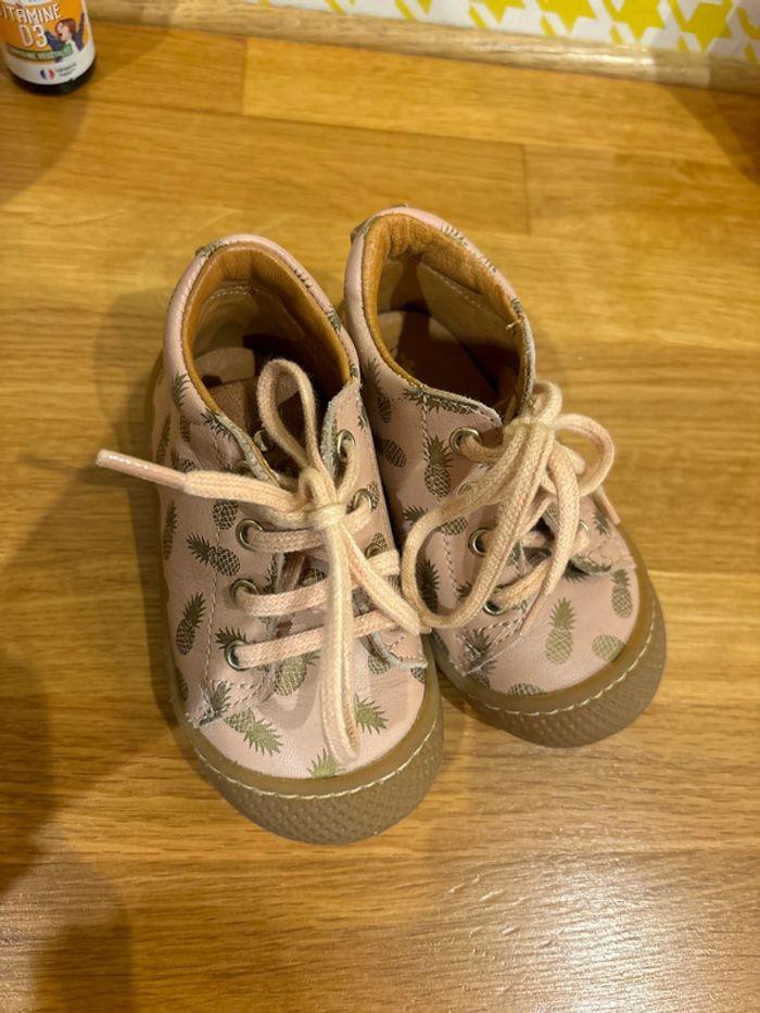 Chaussures Babybotte en parfait état Taille 20 - photo numéro 1