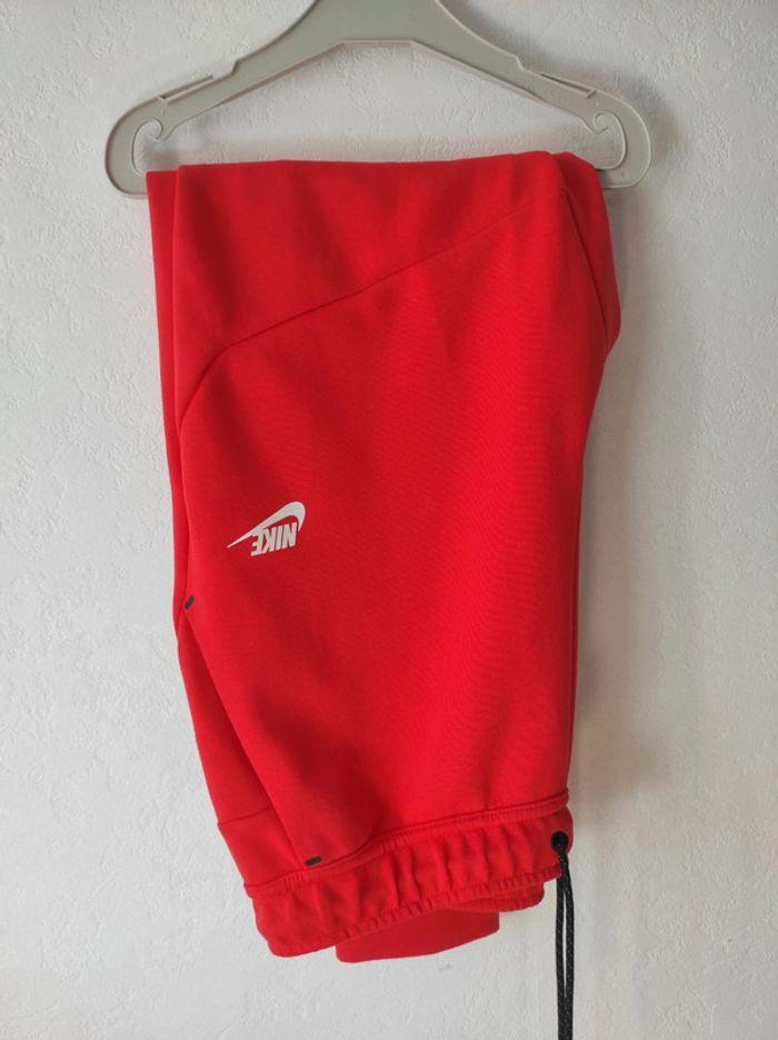 Jogging Nike tech fleece rouge taille L parfait état portée deux fois - photo numéro 1