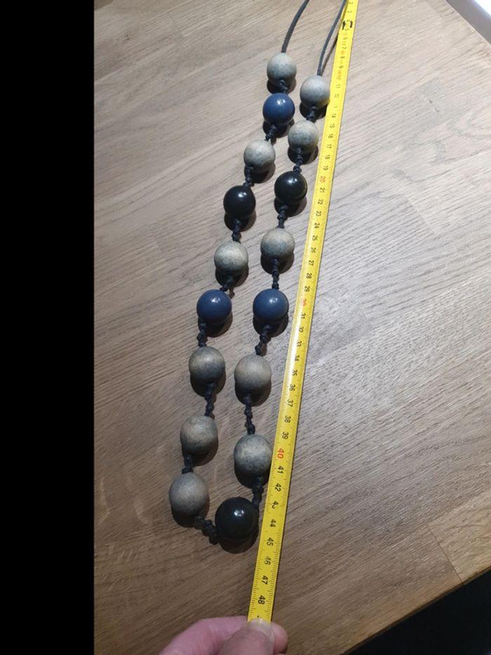 Collier à boules grises en bois - photo numéro 5