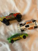 Lot 3 petites voitures Hot wheels