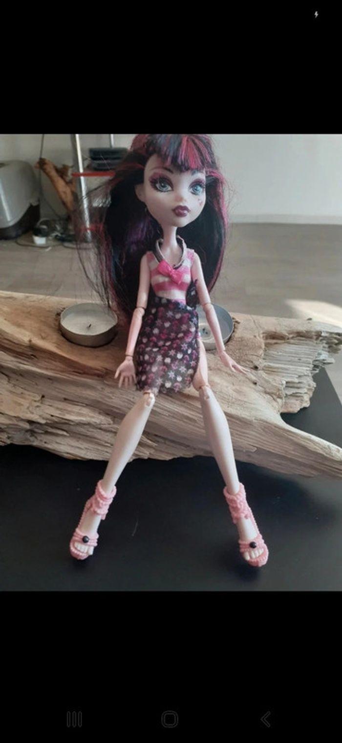 Poupée Monster High Draculaura tenue de plage - photo numéro 2