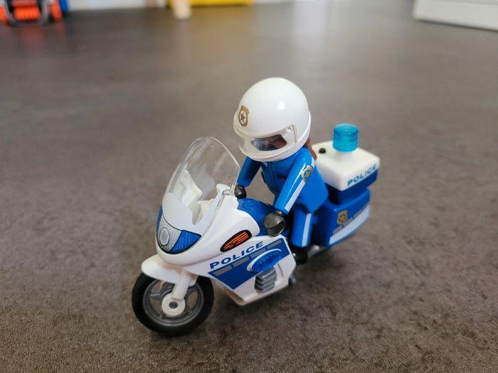 Playmobil 6923 Moto Policier avec Gyrophare - photo numéro 3