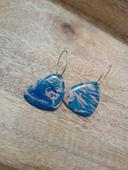 Boucles d'oreilles bleues, fait main.