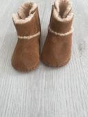 Botte ugg taille 18 très bon état