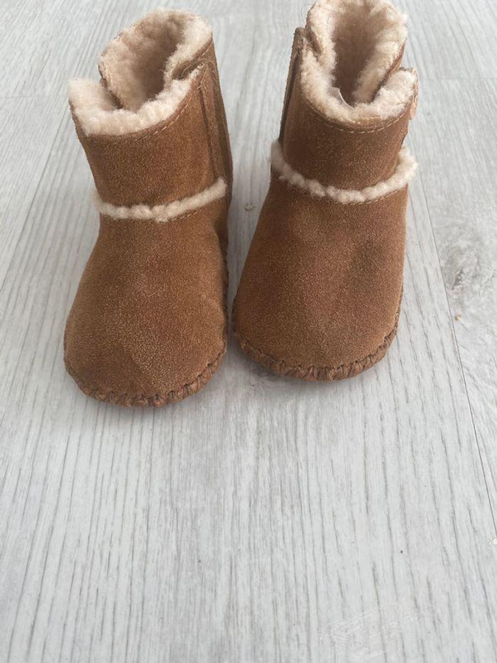 Botte ugg taille 18 très bon état - photo numéro 1