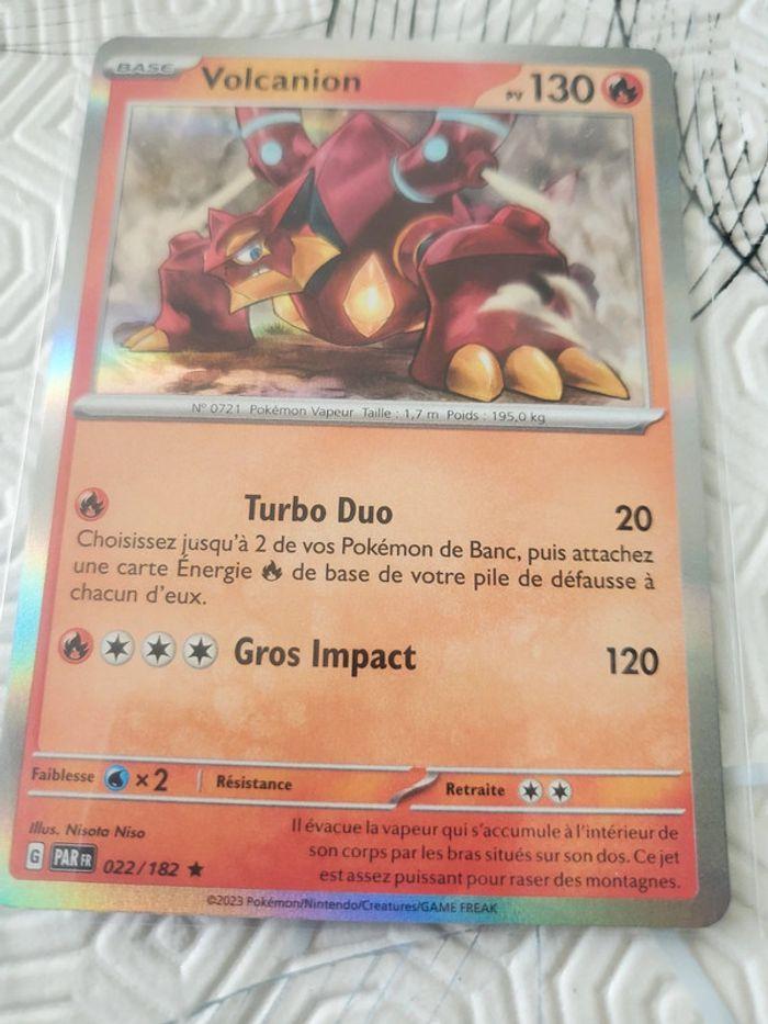 Carte pokemon holographique ev4