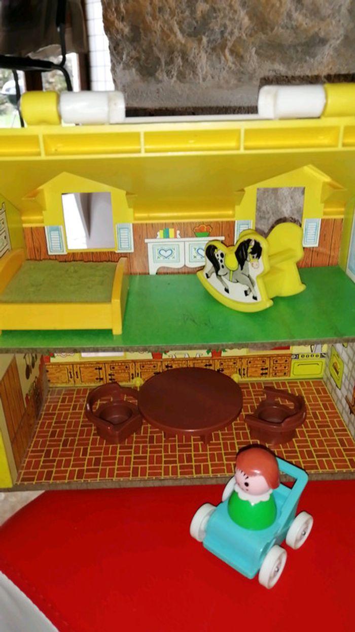 Maison Fisher Price Play family house 952 - photo numéro 4