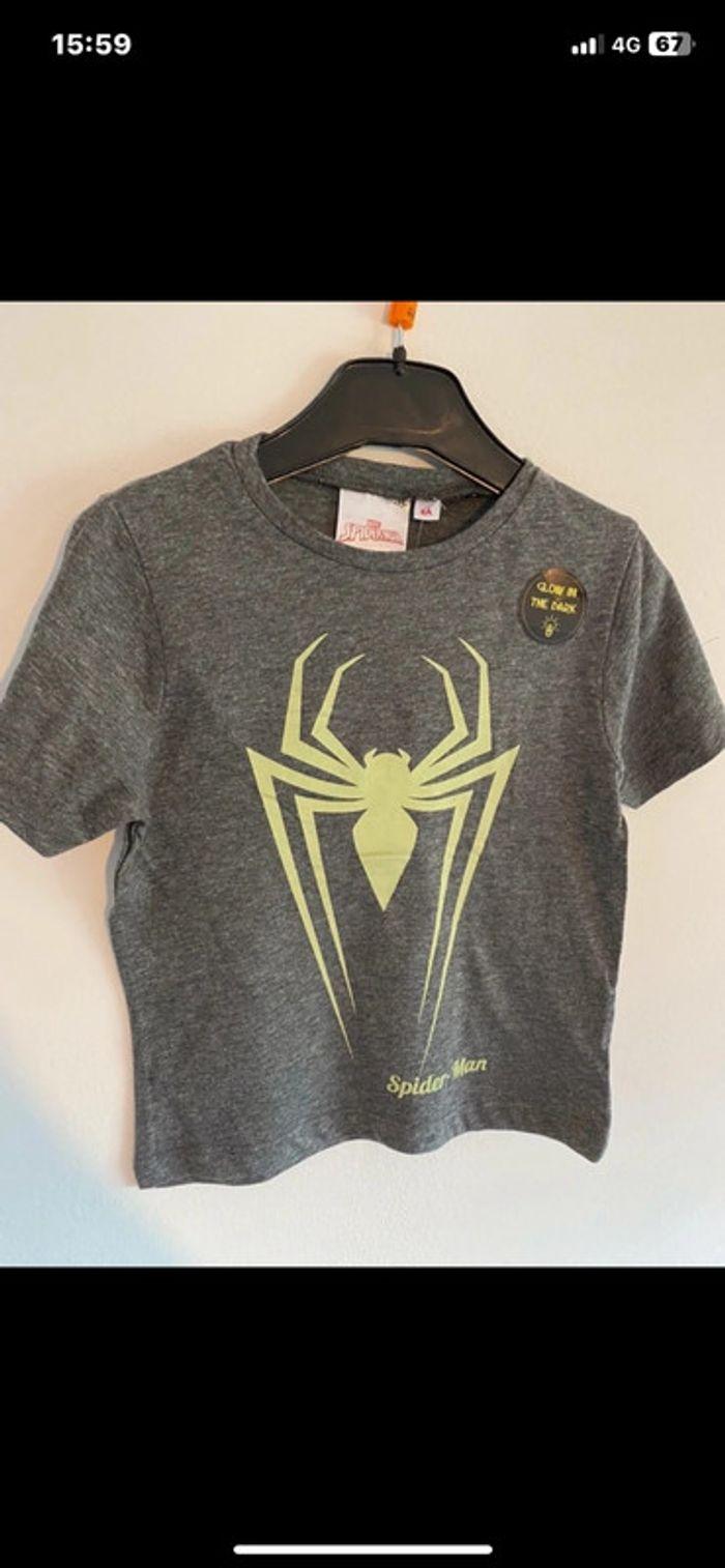 T-shirt Spider-Man sous emballage - photo numéro 3