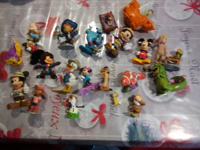 Lot figurines personnages Disney