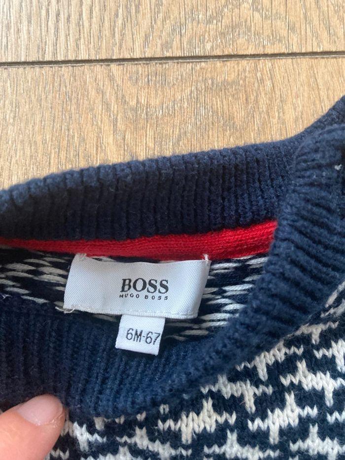 Pull hugo boss taille 6mois - photo numéro 3