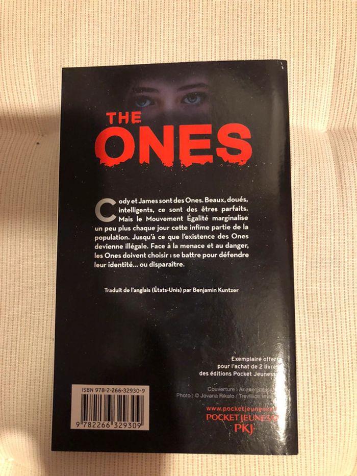 Livre the ones - photo numéro 2