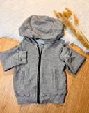 Gilet gris à capuche