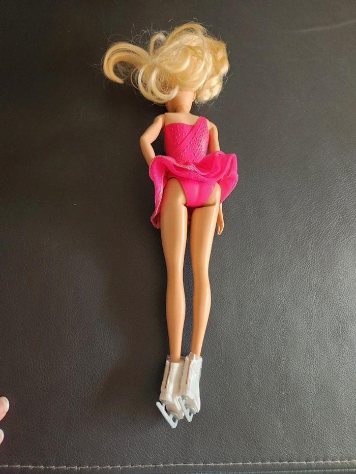 Barbie patineuse - photo numéro 2