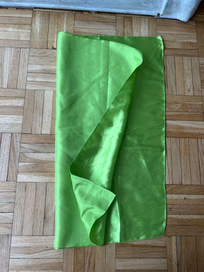 Foulard soie vert carré/ Green square silk scarf - photo numéro 4