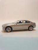 Welly BMW 535 i Serie 5 F10 Gris Métalisé n° 52319 - 1/64