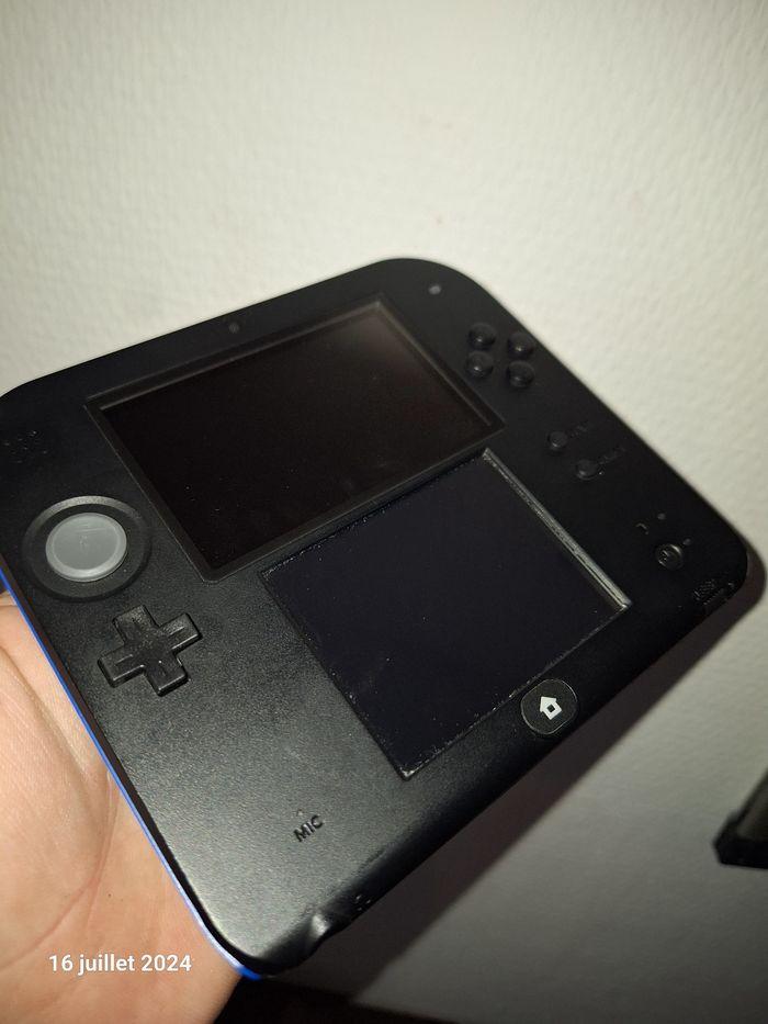 2DS +20 jeux + boîte + chargeur - photo numéro 1