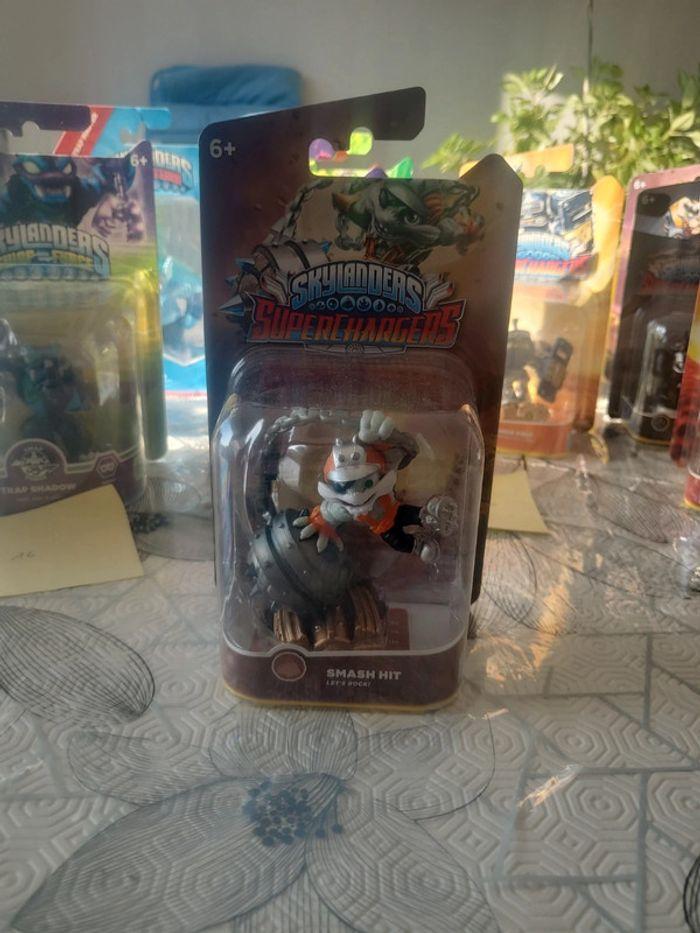 Figurine skylanders neuve "smash hit" - photo numéro 1