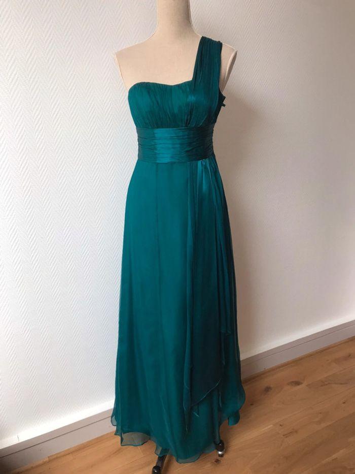 Superbe robe du soir en drapée de soie vert émeraude | prix boutique Dubaï Mall 369$ - photo numéro 8