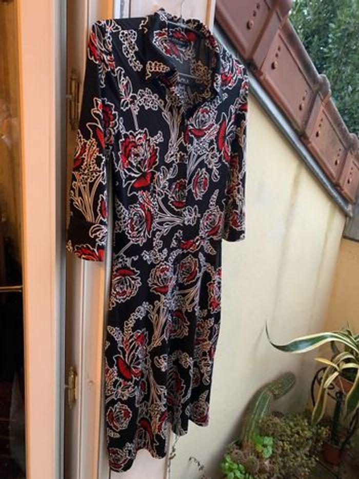 Jolie robe 👗 à motifs florale noire, blanche et rouge de Watchers taille S Vintage - photo numéro 1