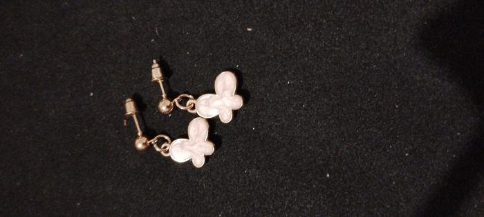 Boucles d'oreilles semi-pendante papillon