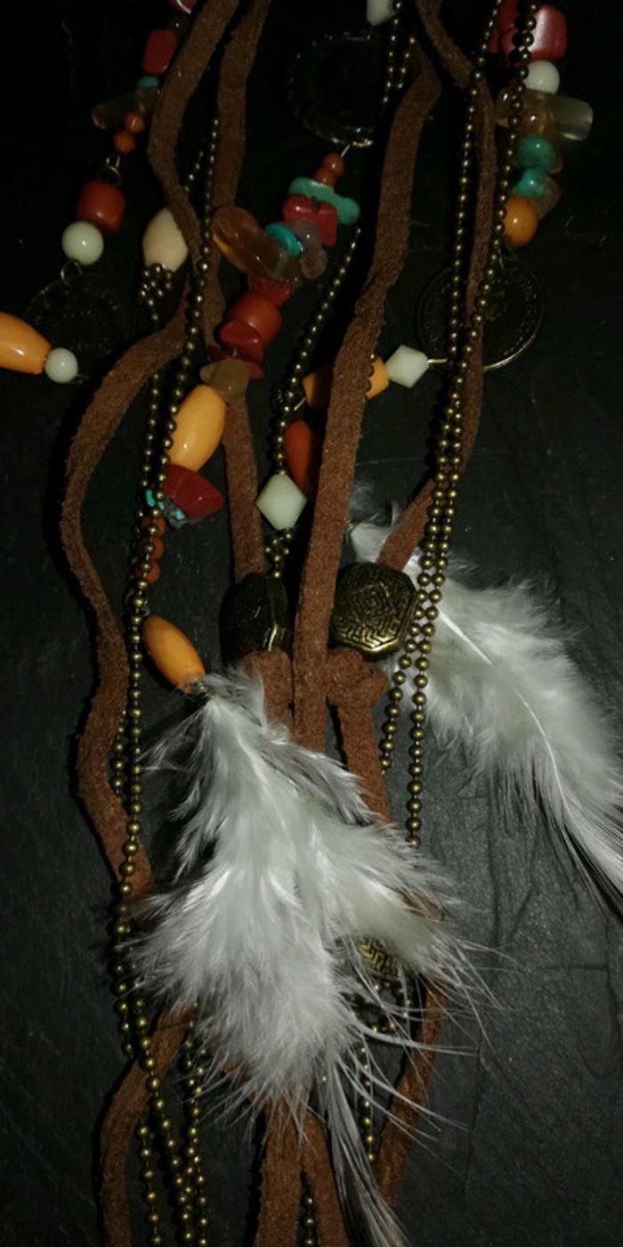 Collier fantaisie perles, plumes, pièces et cuir - photo numéro 4