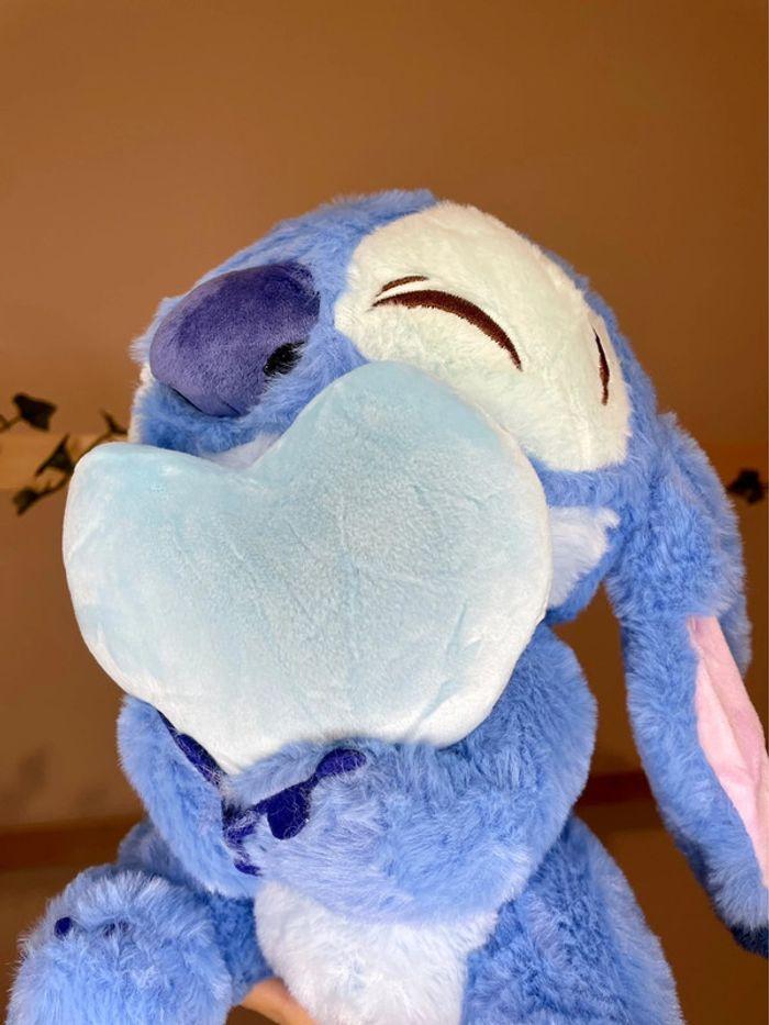 Peluche Disney Stitch avec un Coeur 🩵 - photo numéro 20