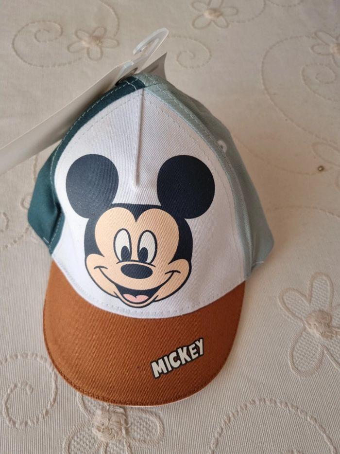 Casquette Mickey Taille 42/43 (62cm = 3 mois) neuve avec étiquette 🏷 - photo numéro 1