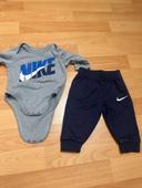 Ensemble Nike bodies et pantalon