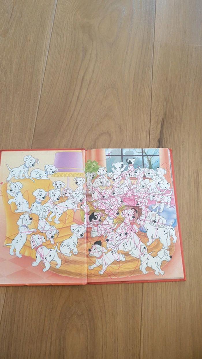 Livre les 101 Dalmatiens un peu colorié sur le a première page - photo numéro 3