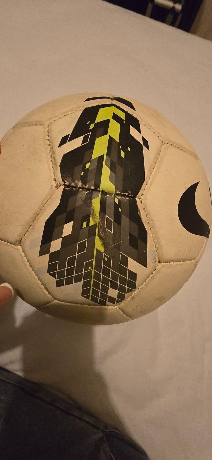 Ballon de foot  nike - photo numéro 2