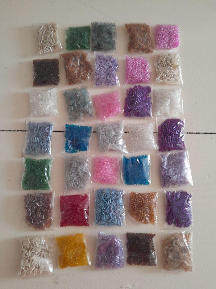 Lot de 40 sachets de perles 20euros le lot - photo numéro 1