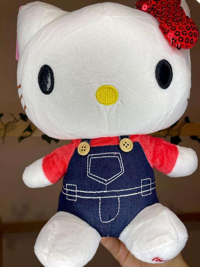 Peluche Hello Kitty en salopette, lacet pailleté - photo numéro 4