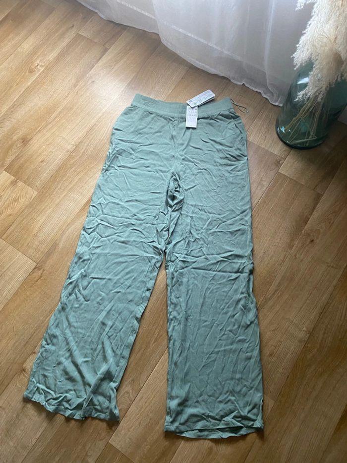 Pantalon large fluide neuf - photo numéro 1