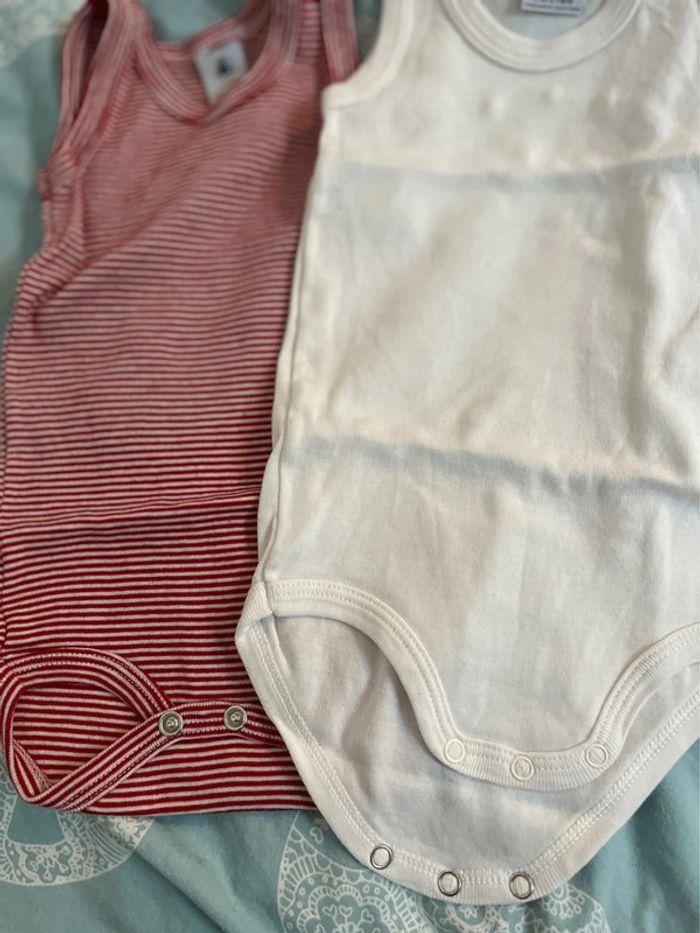 Lot 2 bodies Petit Bateau 6 mois - photo numéro 2