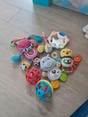 Lot jouets bébé