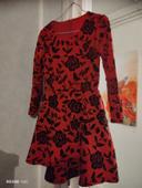 Robe rouge a fleurs noires