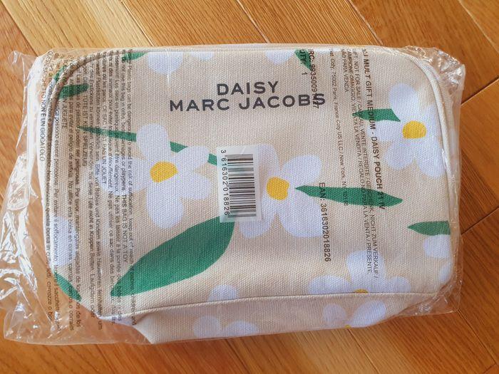 Trousse De Toilette "MARC JACOBS" en Toile Jaune Beige neuve sous blister. - photo numéro 7