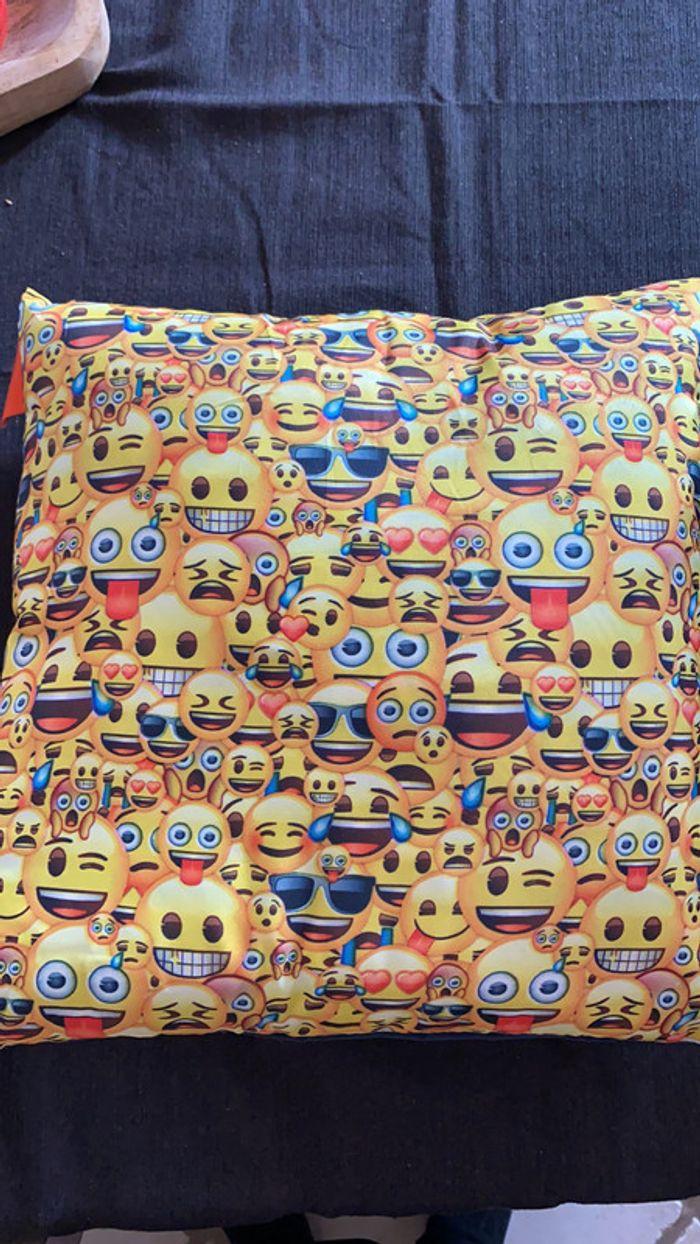 Housse de Coussin Emoji - photo numéro 2