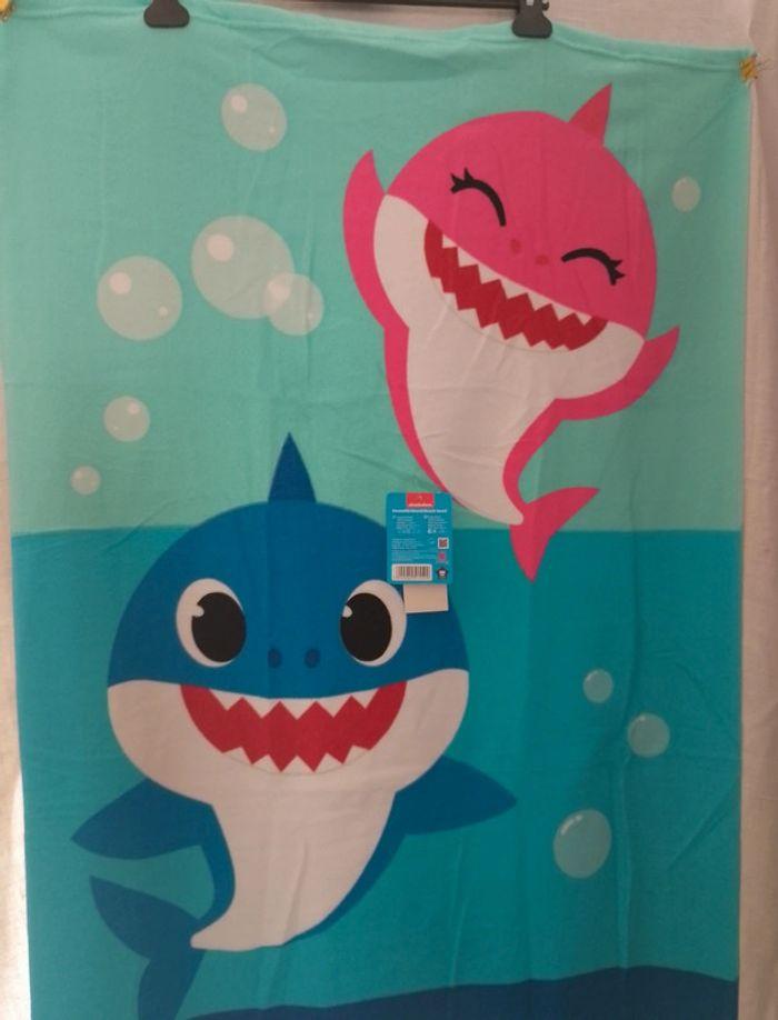 Serviette de plage Baby Shark - 70 cm x 140 cm - 1er modèle - Produit Neuf - photo numéro 3