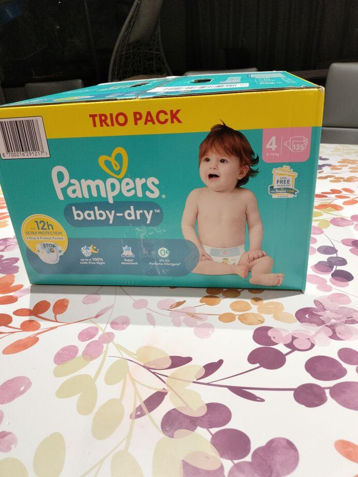 Cartons couches Pampers baby dry taille 4