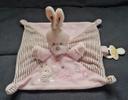 Doudou carré plat Lapin rose rayé - ABC - Nicotoy